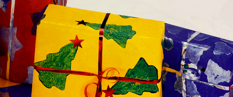 Planes navideños para hacer con peques: Envolver regalos de forma divertida (y sin estrés)